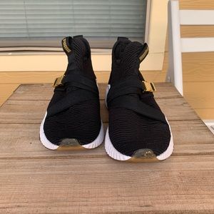 Puma Defy Mid Athletic sneaker